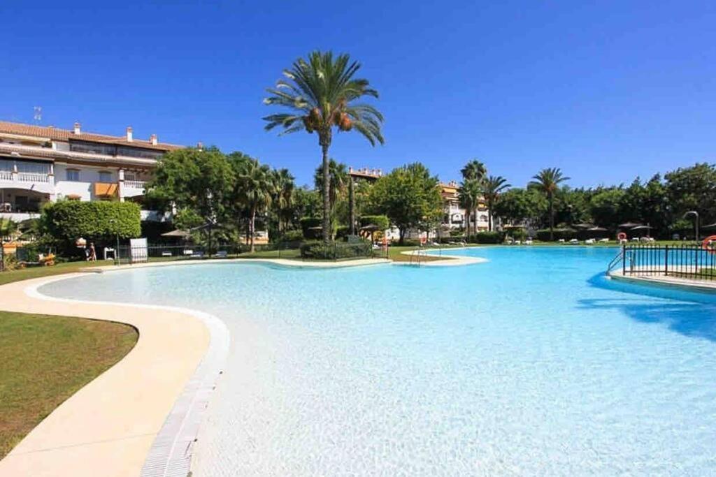 Luxurious 2 Bedroom Apartment, Puerto Banus, Two Beautifull Swimmingpools