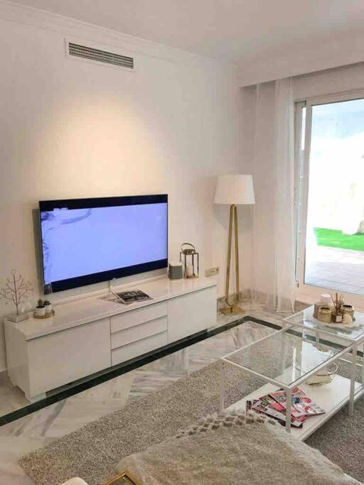Luxurious 2 Bedroom Apartment, Puerto Banus, Two Beautifull Swimmingpools Appartement Marbellac