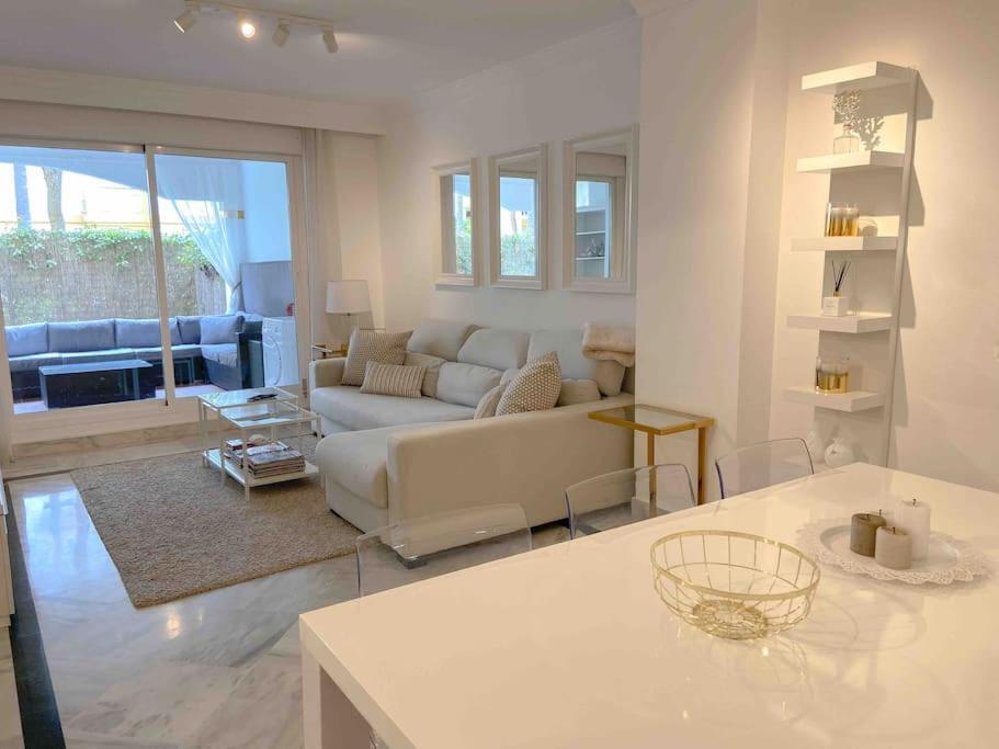 Luxurious 2 Bedroom Apartment, Puerto Banus, Two Beautifull Swimmingpools Appartement *